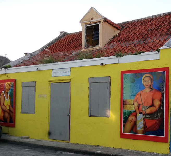 File:Muurschildering door Merly Trappenberg in Willemstad, Curaçao.jpg