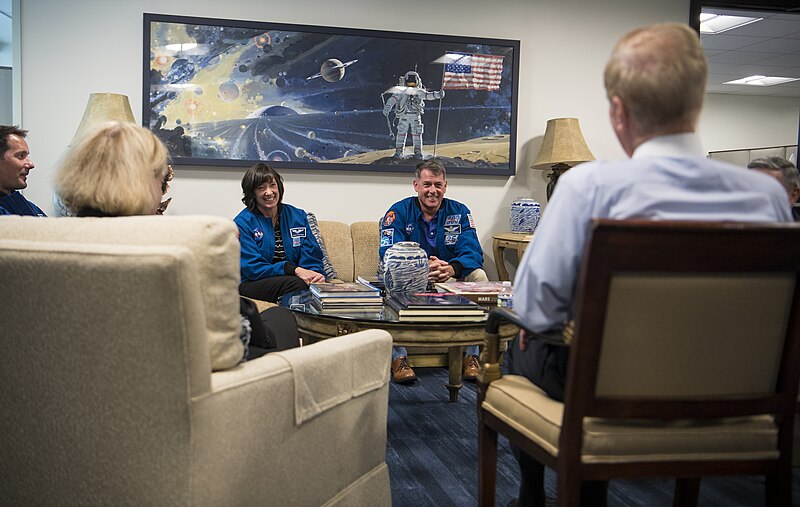 File:NASA Leadership Meets with NASA’s SpaceX Crew-2 Astronauts (NHQ202206060003).jpg