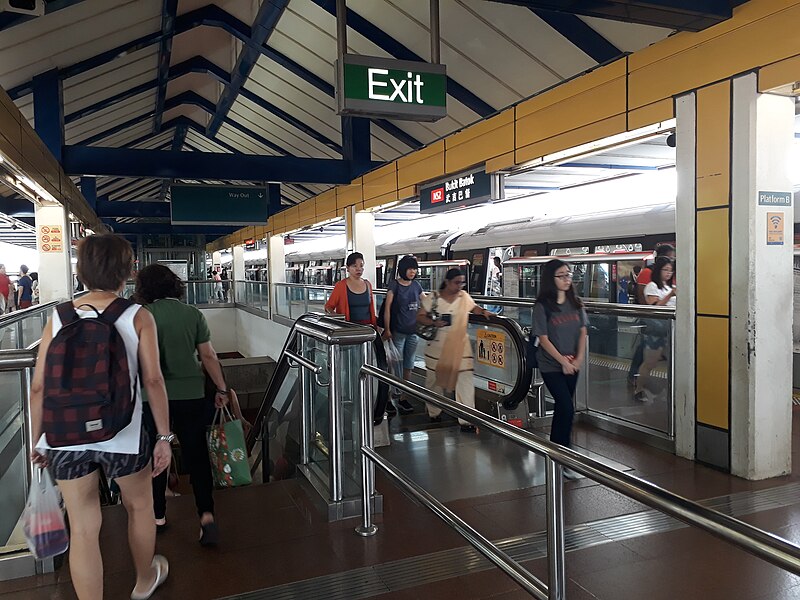 File:NS2 Bukit Batok Escalator.jpg