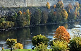 Narva jõgi kahe kindluse vahel