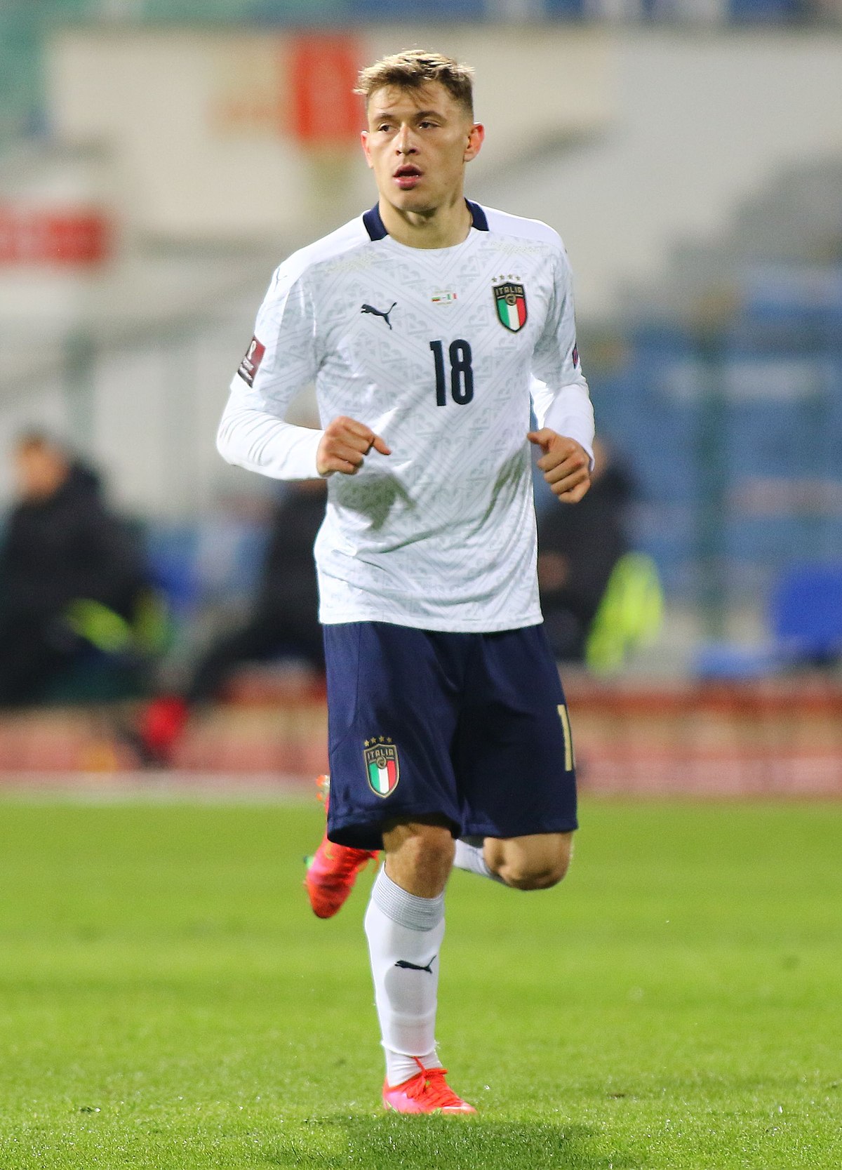 ¿Cuánto mide Barella