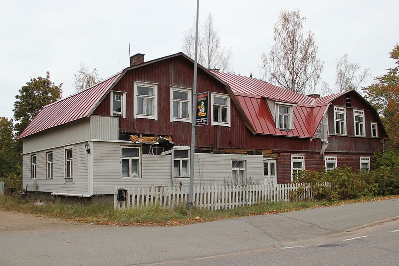 File:Nummela, Old house, being repaired, on Asematie Road.jpg