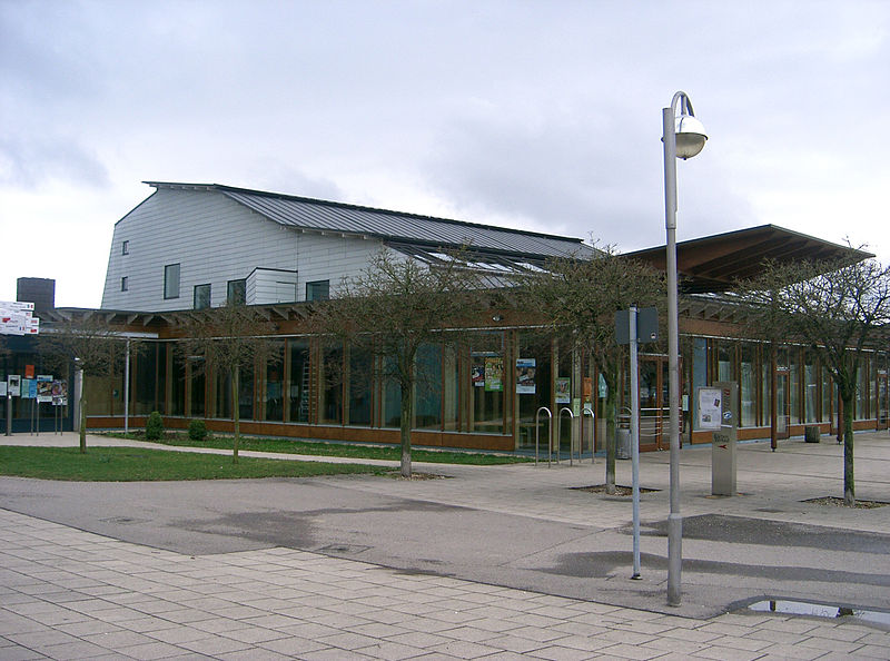 File:Oehringen-Stadthalle-Kultura.jpg