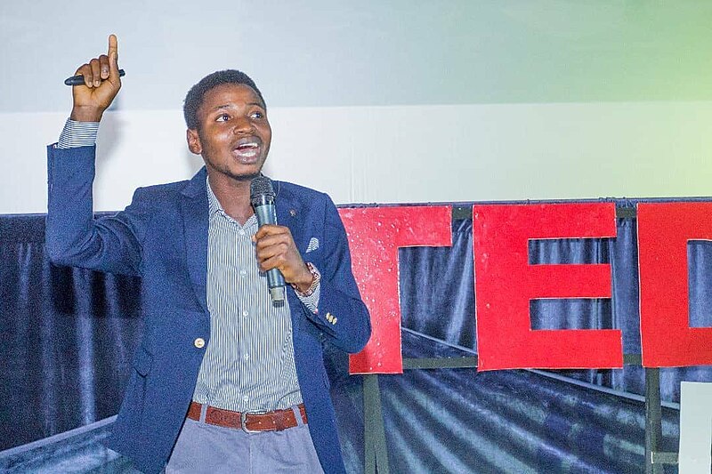 File:Oluwatobi Oyinlola TedX.jpg