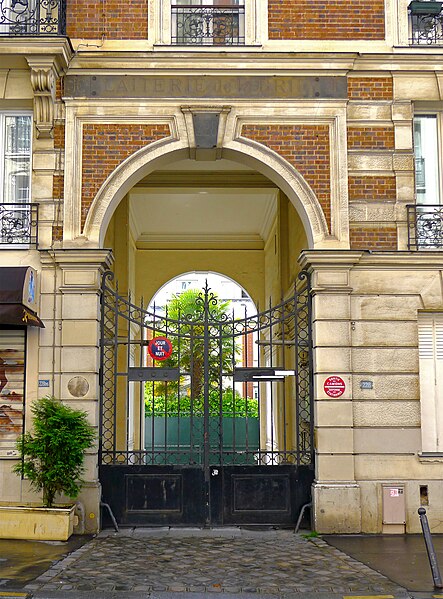 File:P1250940 Paris XII rue de Charenton n228 rwk.jpg