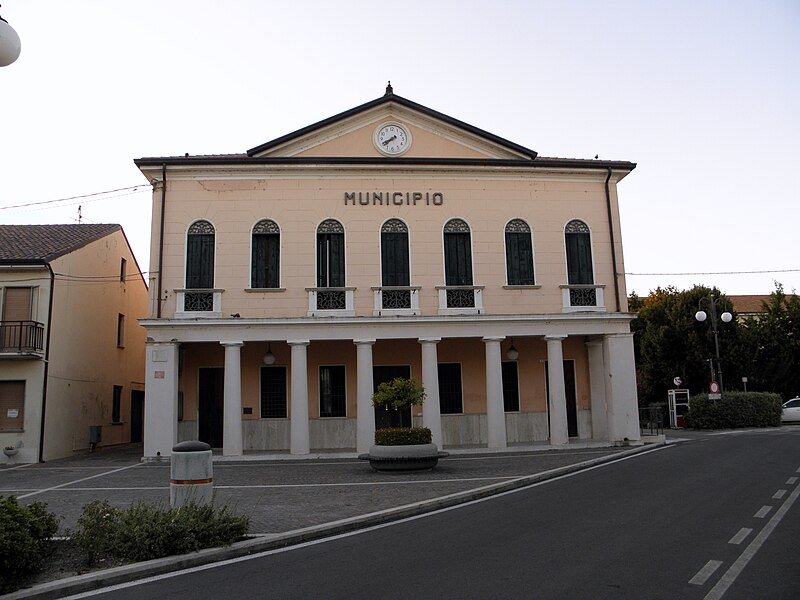 File:Palazzina municipale (San Bellino).jpg