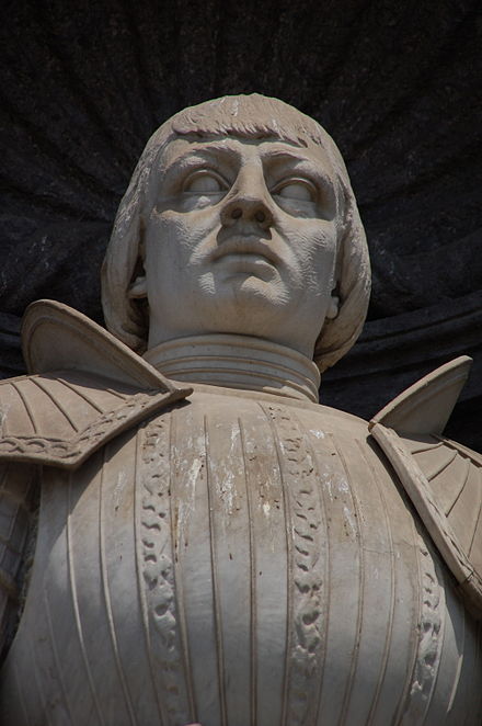 Estàtua d'Alfons el Magnànim a l'entrada del Palau Reial de Nàpols