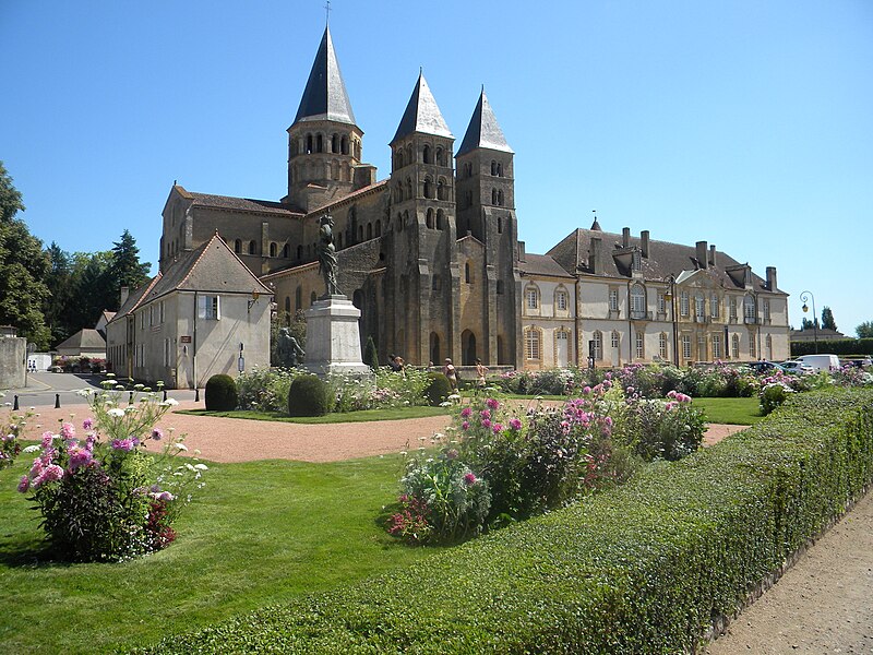 File:Paray le monial.JPG