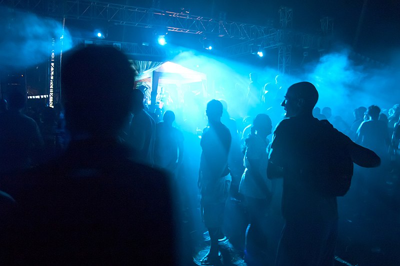 File:Party at the beach, lights and sounds, Koh Chang, Thailand.jpg