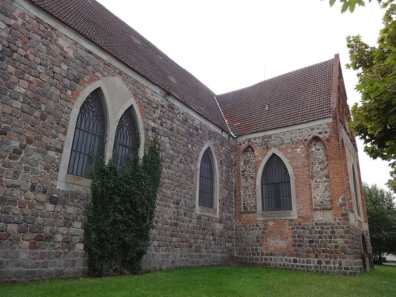 File:Pasewalk Nikolaikirche Annex Südseite.JPG