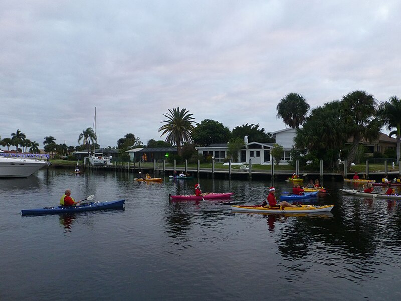 File:Peltier Lighted Kayak Photos (14) (23546270952).jpg