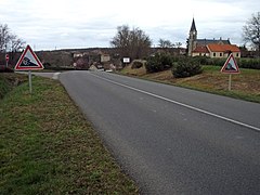 La D 6 avant la descente vers le village de Saint-Didier-la-Forêt