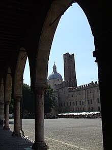 Mantova, Piazza Sordello