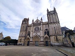 Saint-Pierre de Poitiers Katedrali bölümünün açıklayıcı görüntüsü