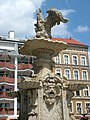English: Eagle Monument & fountain Polski: Rzeźba orła i fontanna