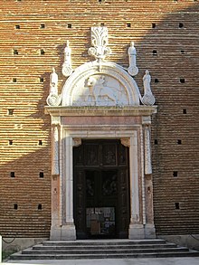 Portale della Chiesa del Carmine a Forlì.