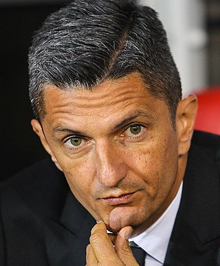 Fortune Salaire Mensuel de Razvan Lucescu Combien gagne t il d argent ? 1 000,00 euros mensuels