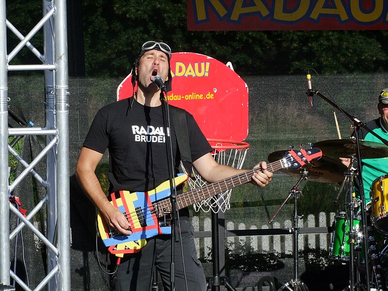 File:RADAU-Bassist2010.jpg