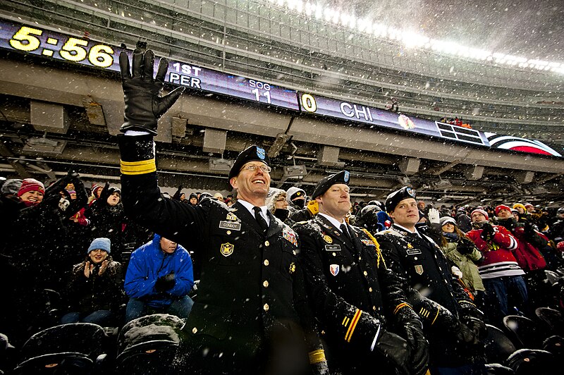 File:Reserve general officer, Soldiers honored during Stadium Series NHL game (12882167314).jpg