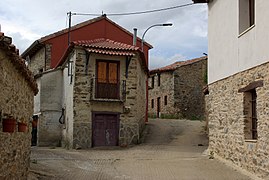 Calles en un núcleo en fondo de valle amplio (Riello)