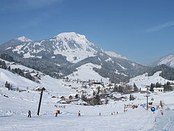 Rußbach am Paß Gschütt s horou Gamsfeld v zimě