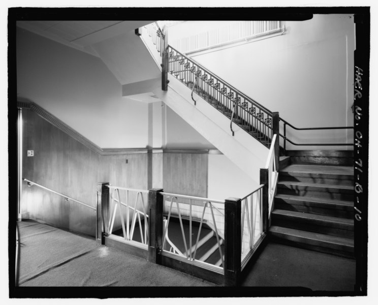 File:SECOND FLOOR EAST, DETAIL OF STAIRWAY. - R. K. LeBlond Machine Tool Company, Front Office Block, 2980 Madison Road, Norwood, Hamilton County, OH HAER OH-71-B-10.tif