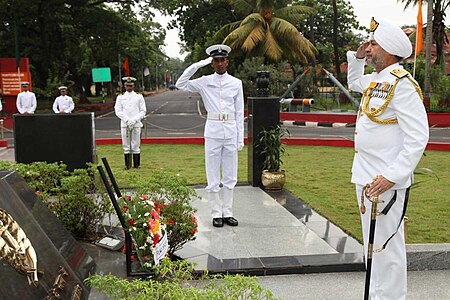 ไฟล์:SPS Cheema paying tribute to martyrs at the War Memorial at Southern Naval Command.jpg