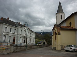Saint-Paul-de-Jarrat mairie et église.JPG