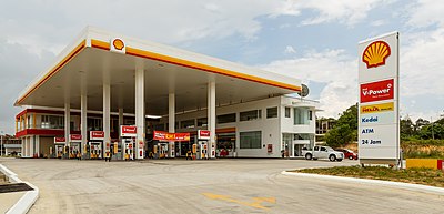 Sebuah SPBU milik Royal Dutch Shell yang terletak di Sandakan, Sabah, Malaysia.