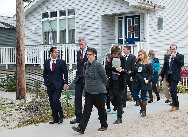 File:Secretary Castro Visits Breezy Point, New York (21925343764).jpg