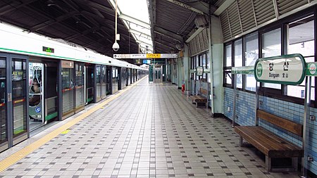 Seoul metro 237 Dangsan station platform 20181121 090022