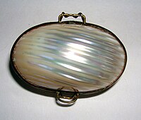 Shell purse - Wikipedia