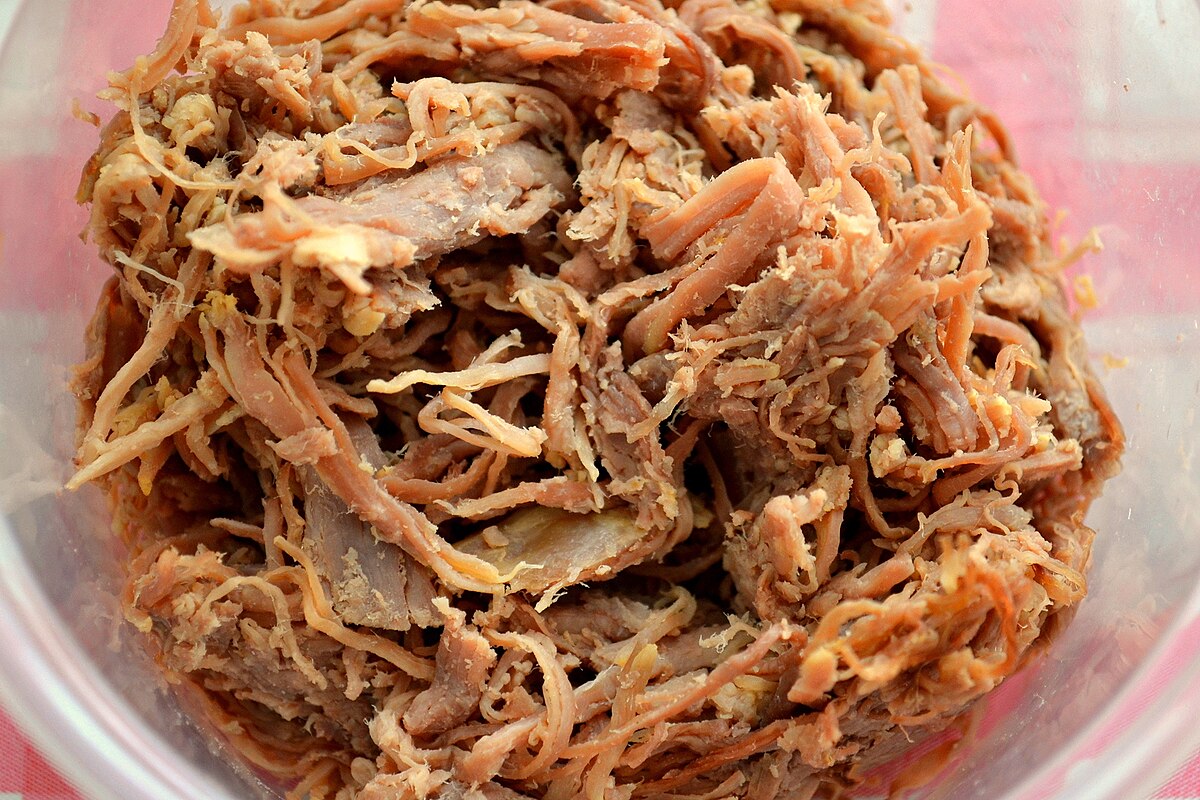 https://upload.wikimedia.org/wikipedia/commons/thumb/a/a2/Shredded_beef.jpg/1200px-Shredded_beef.jpg