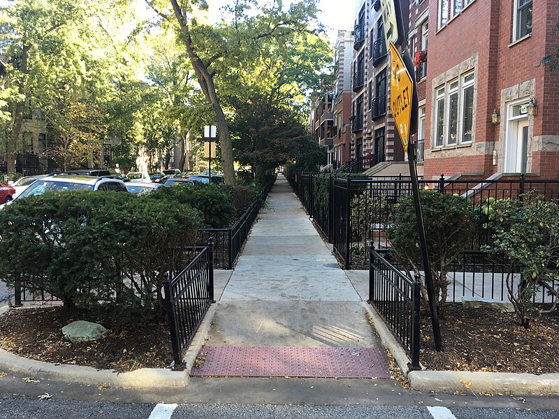 File:Sidewalk fenced on all sides (37972096834).jpg