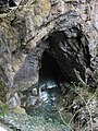 Een ponor, waarin de rivier Reka verdwijnt in de Grotten van Škocjan, Slovenië