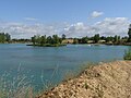 Français : Ancienne sablière et club de ski nautique, St-Même-les-Carrières, Charente, France