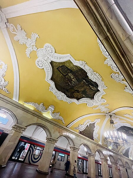 File:Station of the Moscow Metro of the Circle Line "Komsomolskaya" 2.jpg