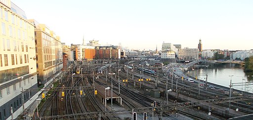 स्टॉकहोम रेल्वे स्टेशन, पुलावरून दिसणारे दृश्य