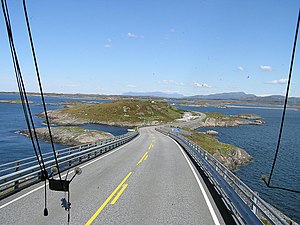 På väg längs Atlanthavsvägen in i Averøy kommun.