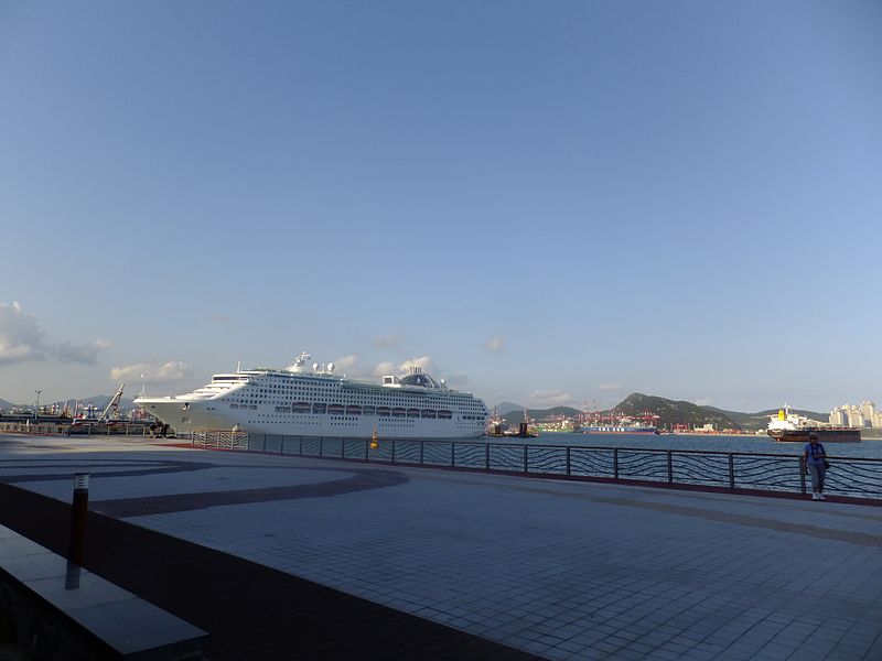 File:Sun Princess Shipped in Busan Harbor 20121004.jpg