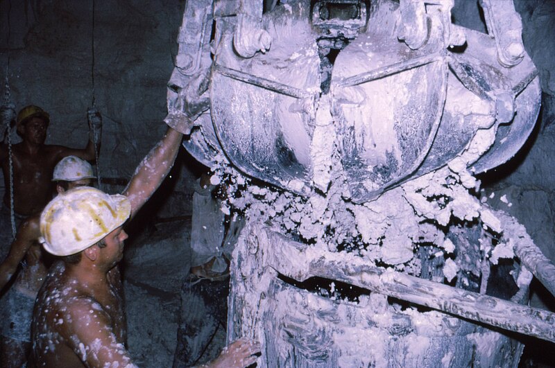 File:Timna underground miner.jpg