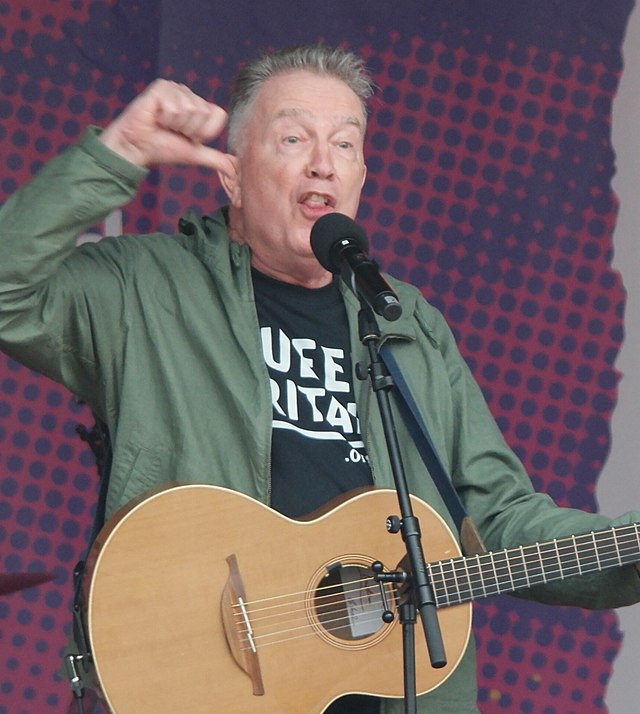 Description de l'image Tom Robinson London Pride 2019 (cropped2).jpg.