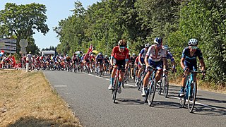 En 2022 le Tour au carrefour des Escoussols.