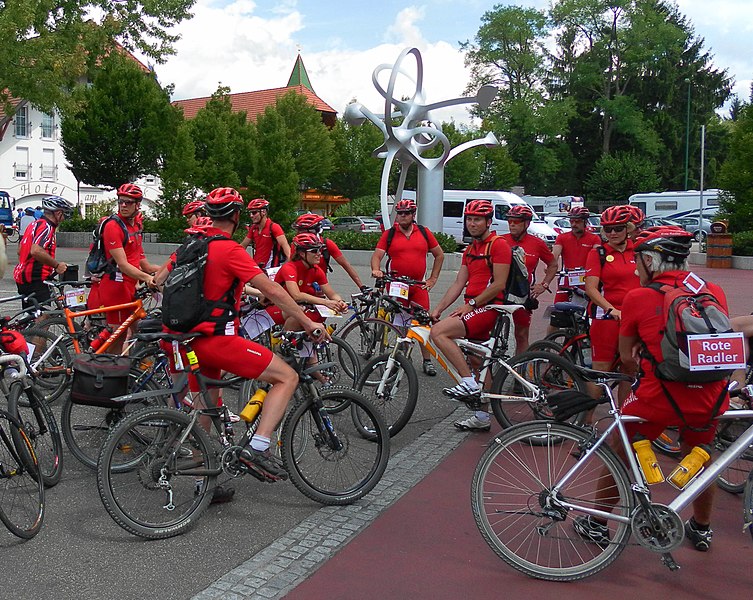 File:Tour de Ländle Rote radler.JPG