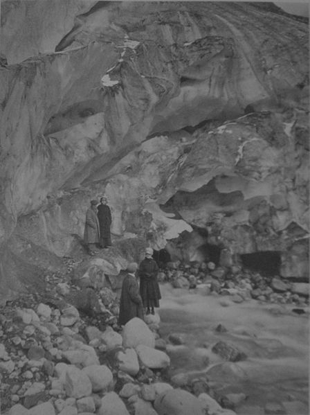 File:Tourists at Nisqually Glacier 1916.jpg