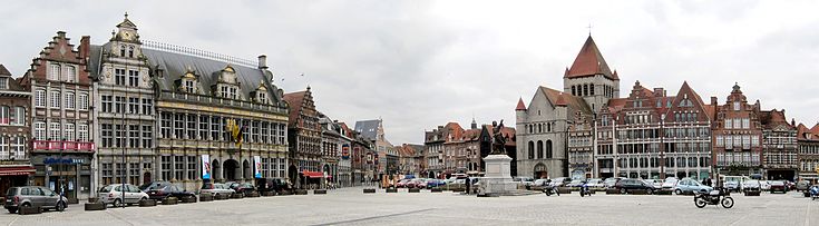 Tuchhalle und Saint-Quentin-Kirche am Grand-Place