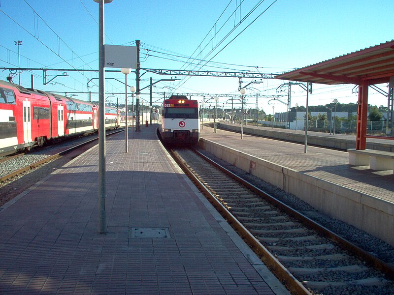 File:Train Renfe en gare de Vilanova i la Geltru02.jpg