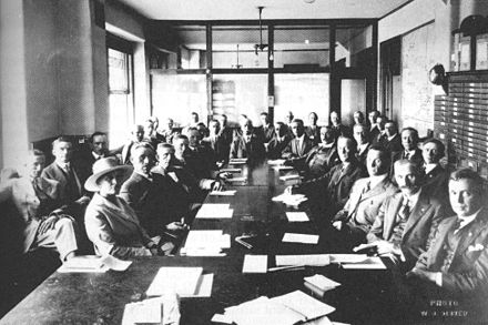 The first meeting of the UFA caucus following the 1921 election, at which it selected Herbert Greenfield as its Premier. Reid, who chaired the meeting, sits at the extreme right.