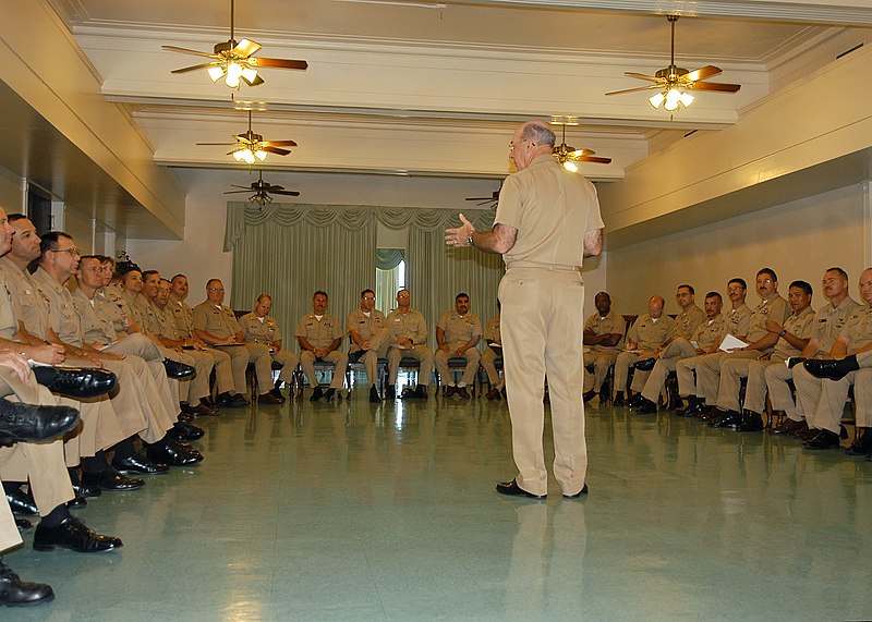 File:US Navy 031118-N-5024R-002 Chief of Naval Operations (CNO) Adm. Vern Clark and Master Chief Petty Officer of the Navy (MCPON) Terry Scott meet with Hawaii area command master chiefs to discuss Pacific fleet issues during his v.jpg