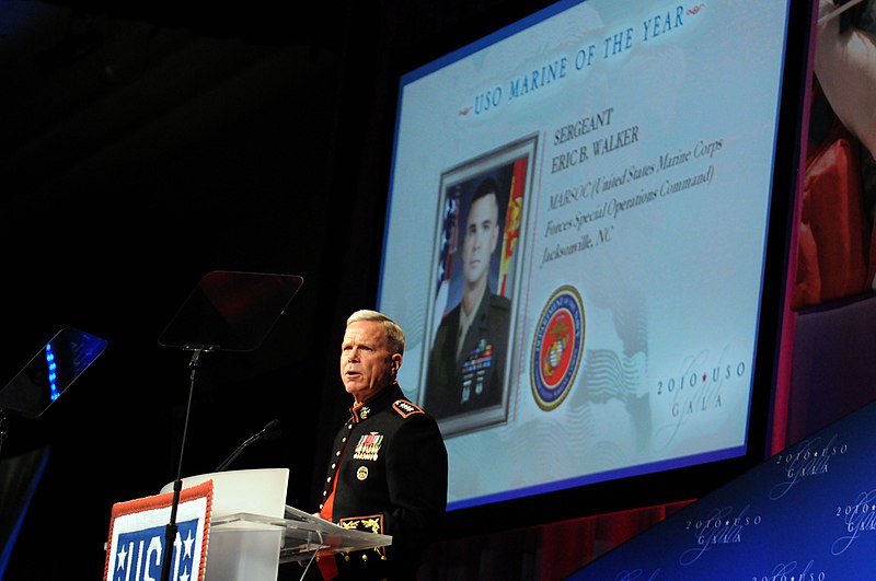 File:US Navy 101007-N-9818V-109 Assistant Commandant of the Marine Corps Gen. James Amos introduces Sgt. Eric B. Walker as the USO Marine of the Year at.jpg